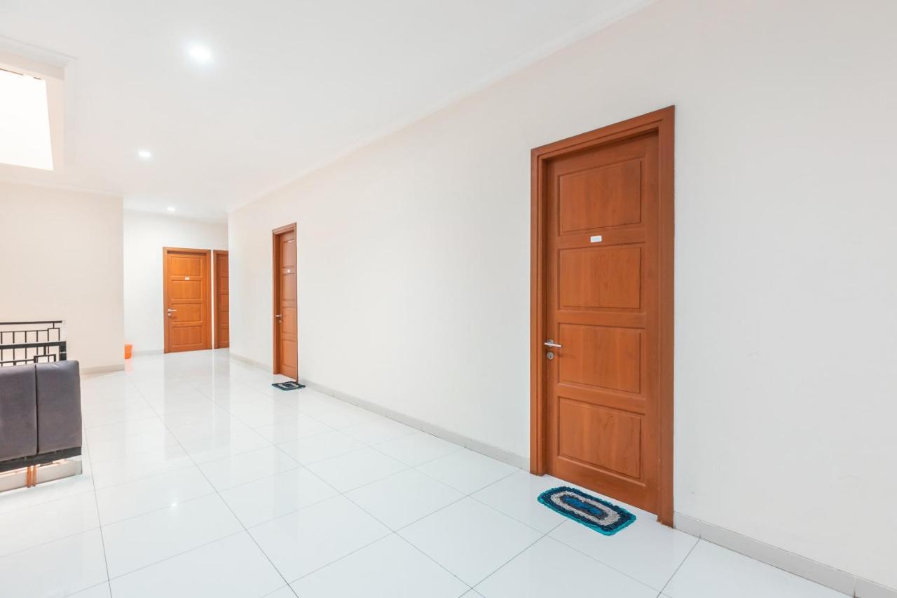 Reddoorz Near Universitas Esa Unggul Bekasi Harapan Indah Exterior photo