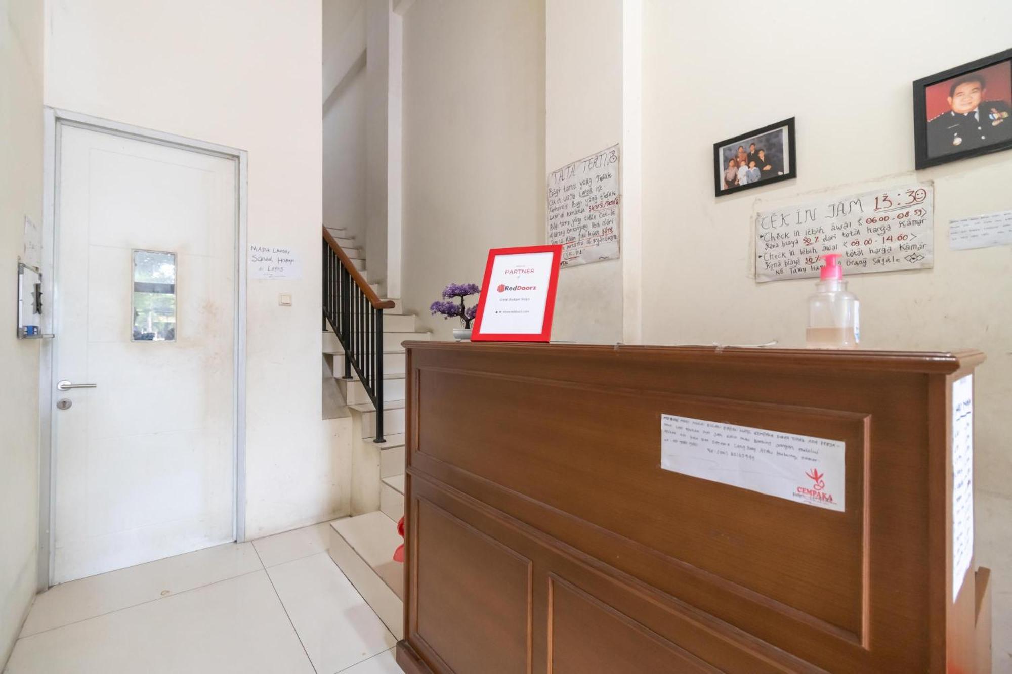 Reddoorz Near Universitas Esa Unggul Bekasi Harapan Indah Exterior photo