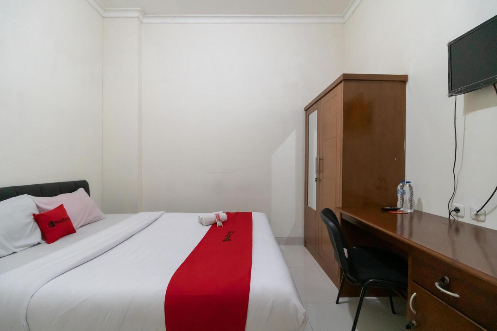 Reddoorz Near Universitas Esa Unggul Bekasi Harapan Indah Exterior photo