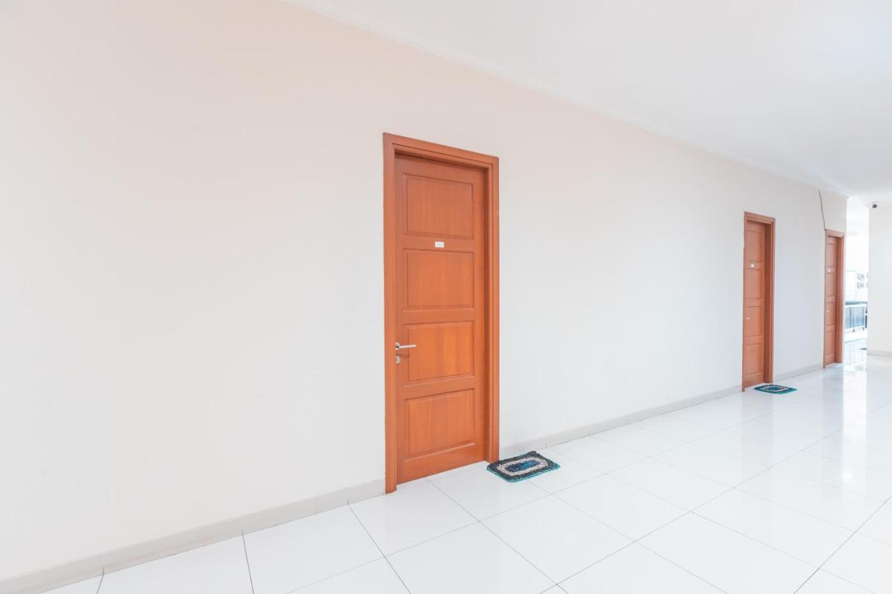 Reddoorz Near Universitas Esa Unggul Bekasi Harapan Indah Exterior photo
